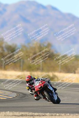 media/Jan-10-2025-CVMA Friday Practice (Fri) [[489e0da257]]/Group 4 and Trackday/Session 5 (Turn 7)/